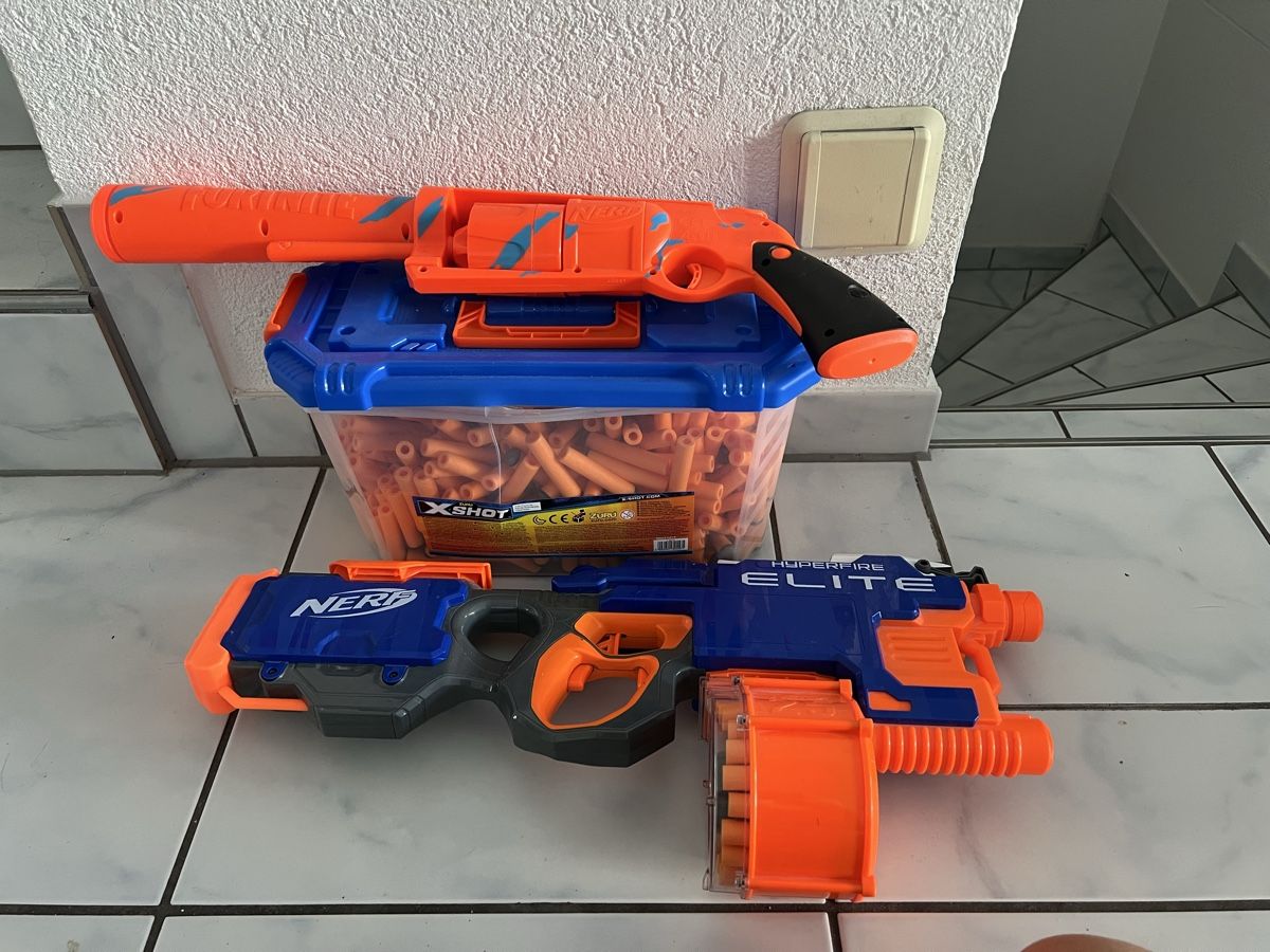 Nerf Giocattoli: Nerf Blaster Set Hyperfire Fortnite mit X-Shot Munition – Usato da Bülach venduto da ain_g8xc