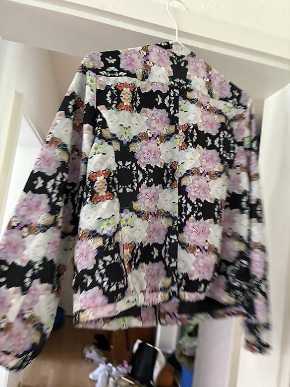 H&M Giacche: Bomber Jacke Floral Flower – Usato da Bern venduto da n-dine 3