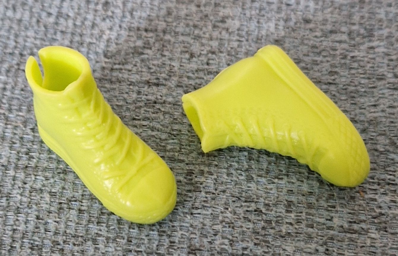 Bambole: chaussures pour Barbie  – Usato da Couvet venduto da Pioune