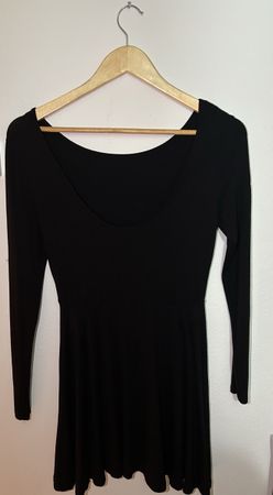 Kurzes langarmiges Kleid