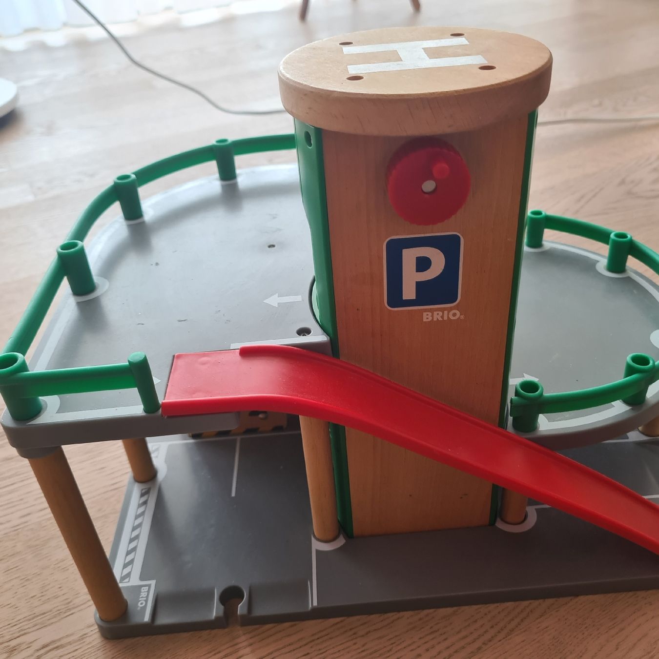Brio Spielzeuge: BRIO Autogarage – Gebraucht aus Steinen von turbogeiss99 5