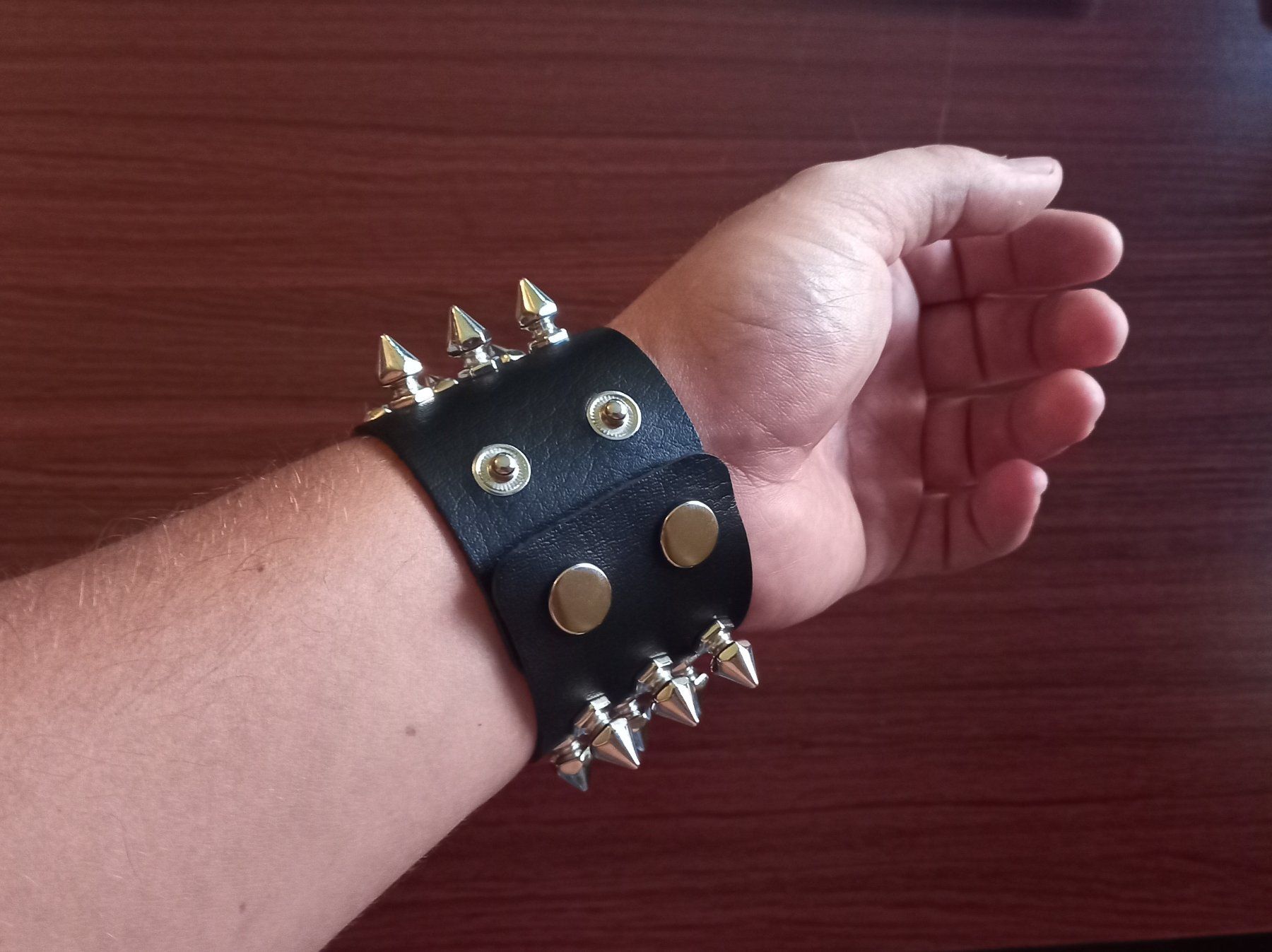 Armbänder & -reifen: 5x Armbänder mit Nieten - Bracelet punk riveté – Neu und originalverpackt aus Lausanne von WATCH-WORLD 1