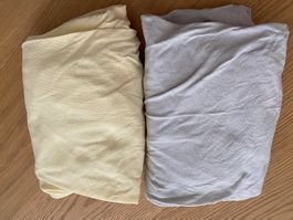 2 neuwertige Bornino Leintücher Babybett (70x140cm)