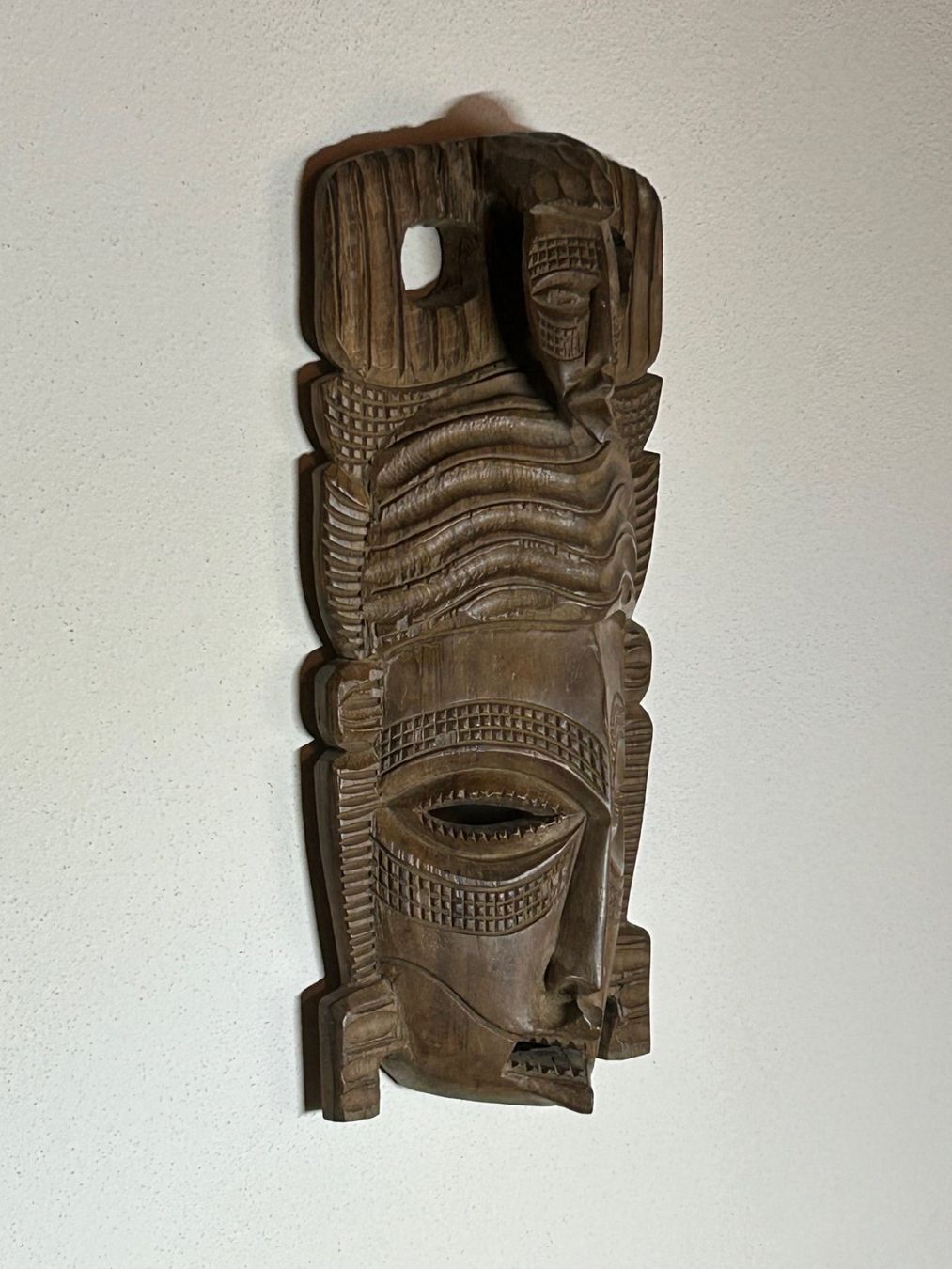 Internationale Kunst: Afrikanische Holzmaske aus Madagaskar – Neu (gemäss Beschreibung) aus Rocourt von Vijay02 5