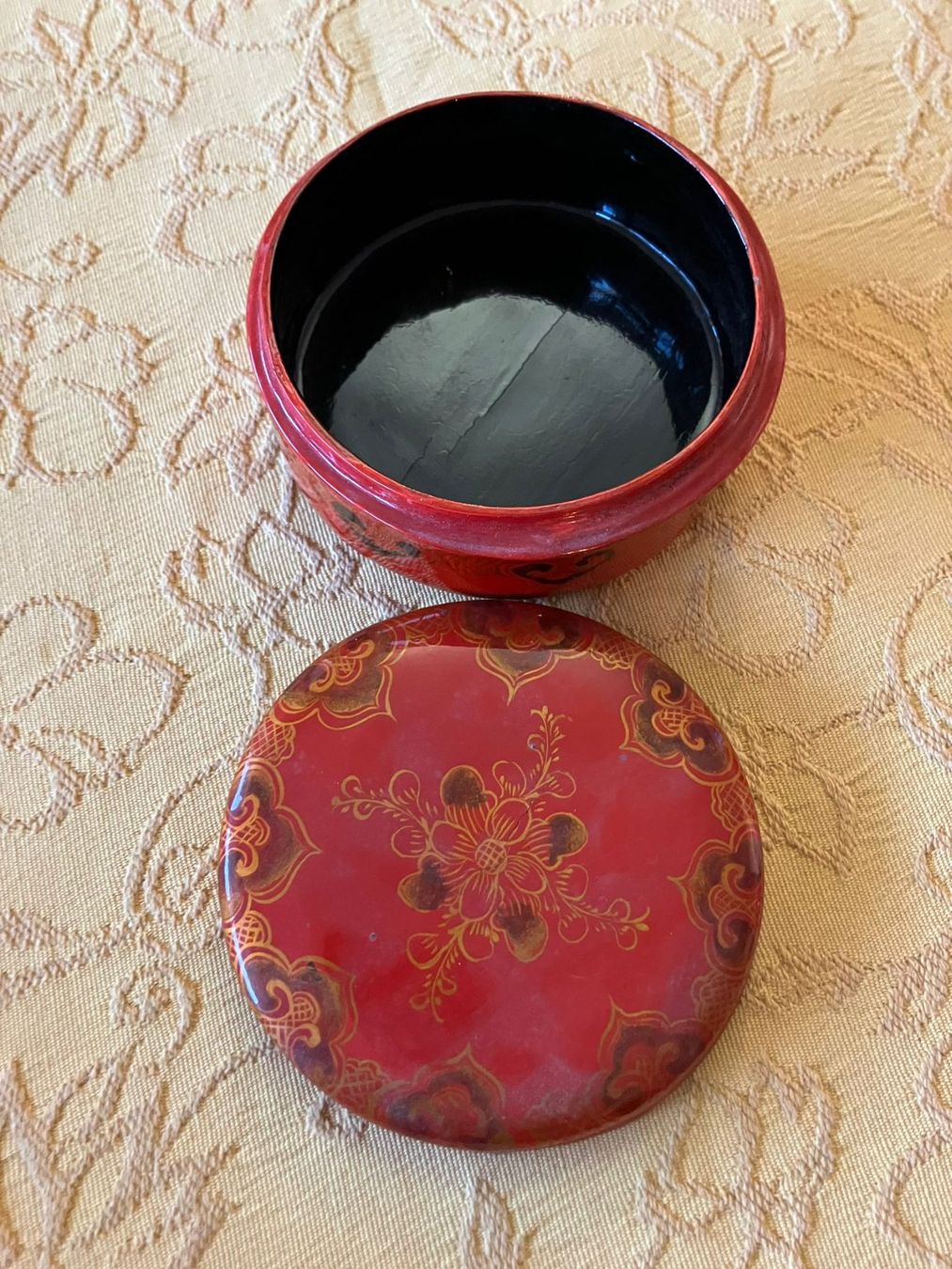 Portagioie: Scatoletta rossa con decori oro – Usato da Melano venduto da H-Sara 2