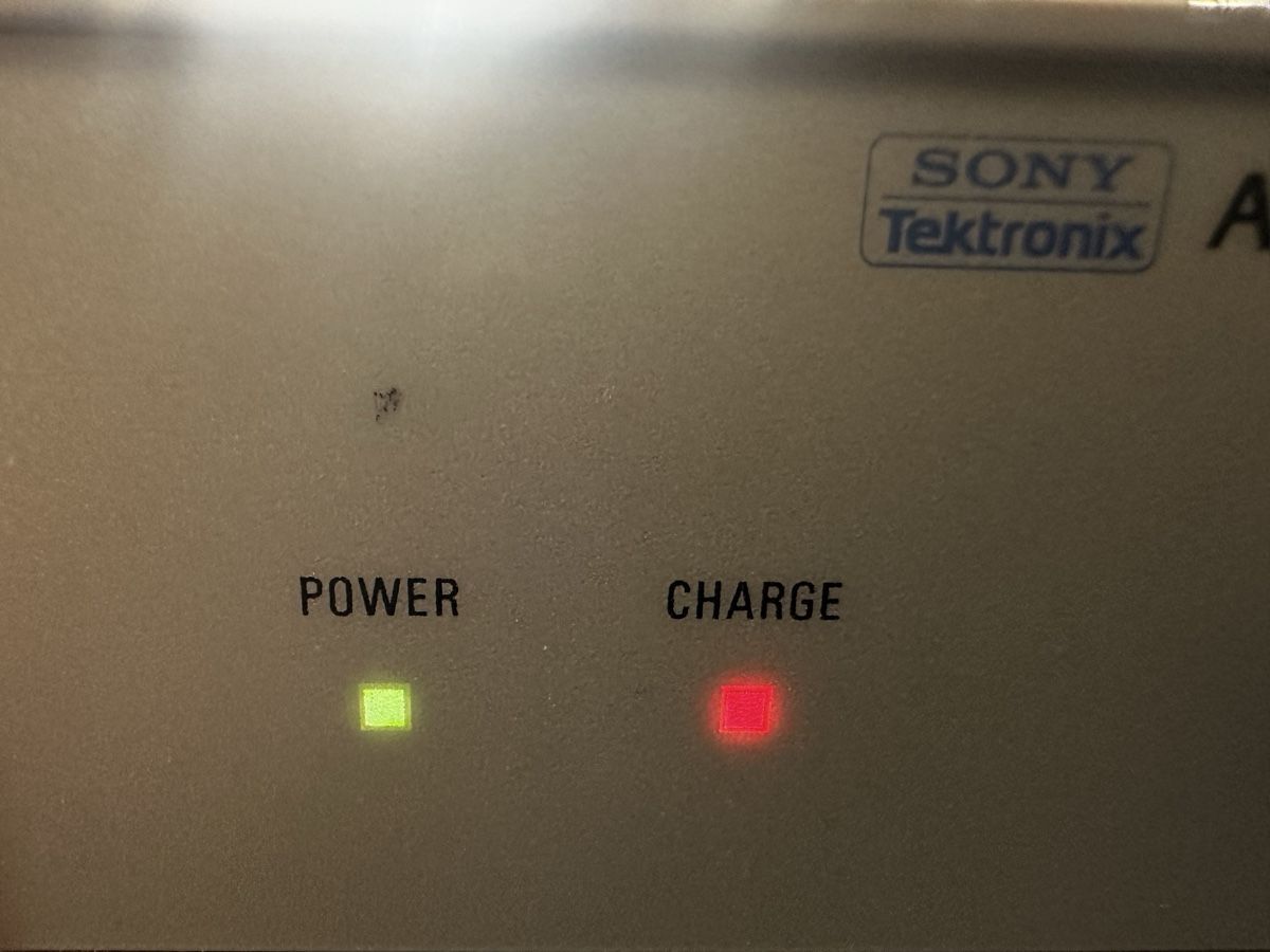 Sony Akkus & Batterien: Sony Tektronix A69C06 Ladegerät  – Gebraucht aus Zürich von deftwow 1