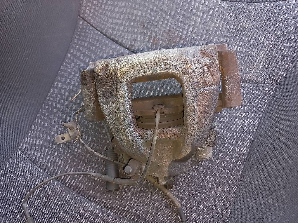 Tutti pezzi di ricambio auto: Bremskaliper, Bremssattel BMW, Mini Cooper vorne links – Usato da Egolzwil venduto da nag_g6sx 2