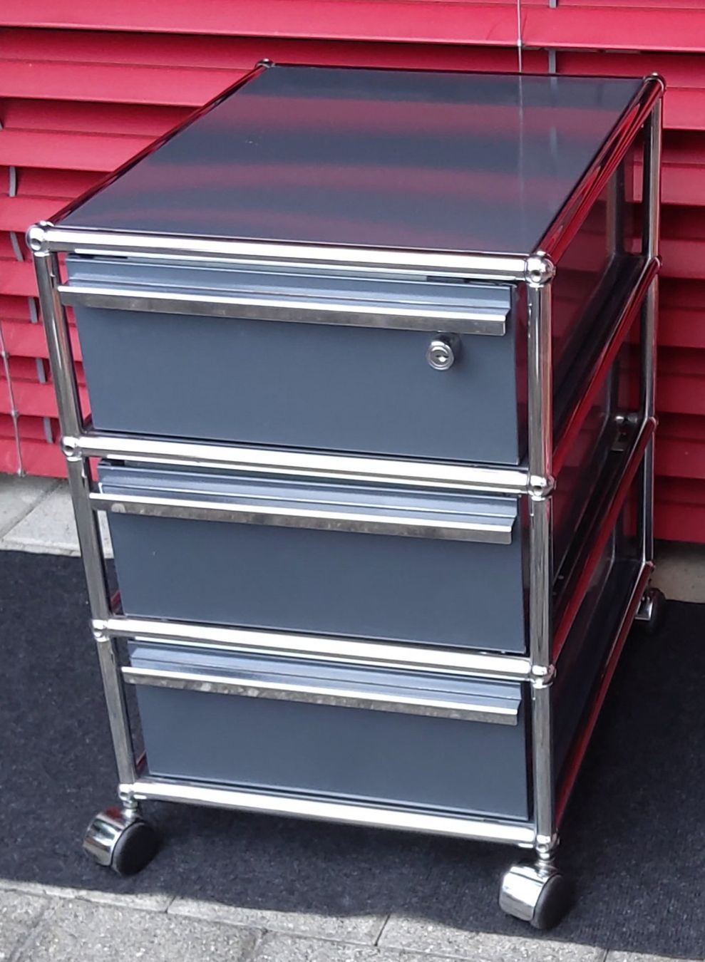 USM Eléments de bureau: USM Korpus/Rollcontainer ab 1.- – D'occasion à Safnern par Leila2