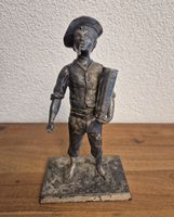 Metallfigur Junge mit Pfeife im Jugendstil