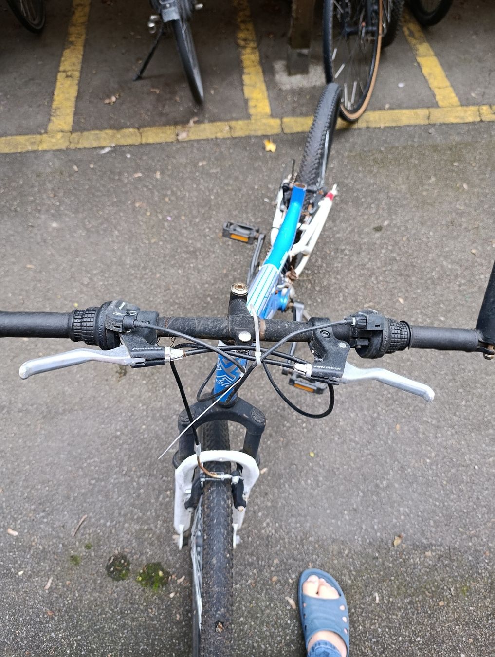 Velos: Velo – Defekt aus Zuerich von Ayda02 1