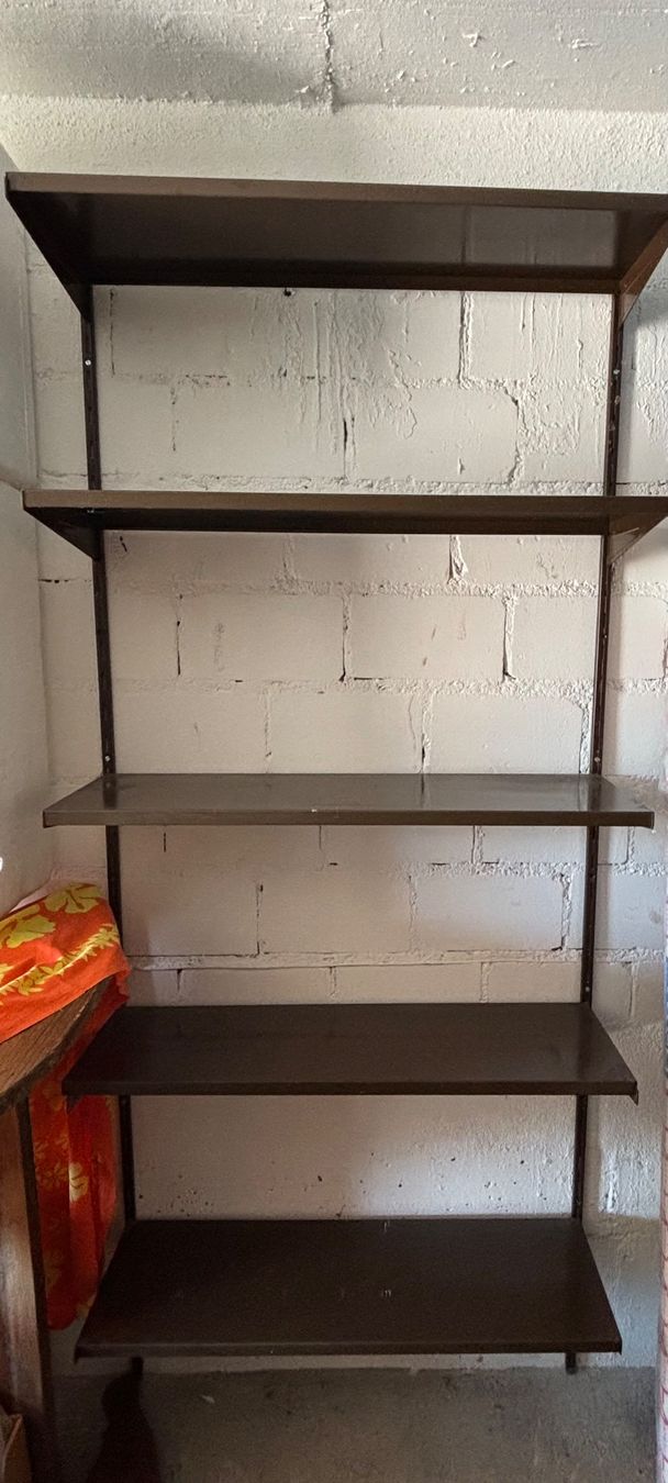 Regale: Wandregal Metall braun – Gebraucht aus Luzern von Sontru
