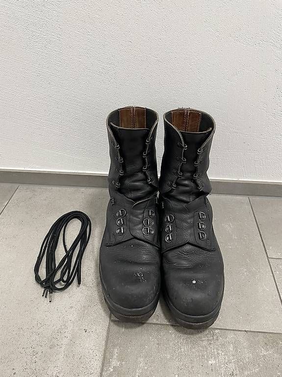 Herrenschuhe: Militär-Kampfstiefel Grösse 44 – Gebraucht aus St. Niklausen OW von Burro1