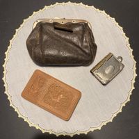 Lot de porte-monnaie et boîtes