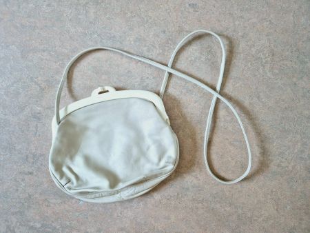 TASCHE CLUTCH BEIGE MODELL GOLD PFEIL LEDER , TOP ZU KLEID