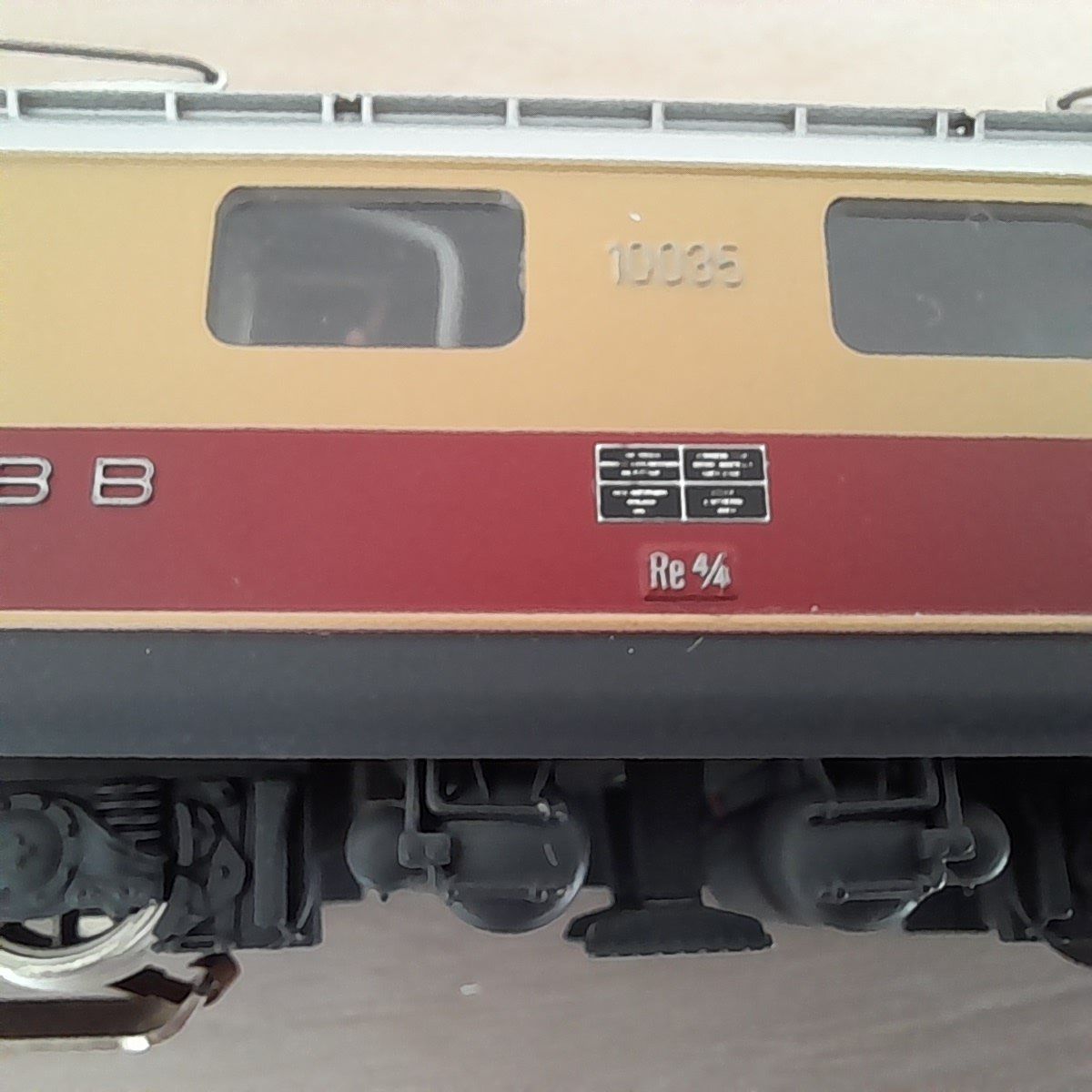 Märklin Modellini di ferrovie: Locomotive CFF Re 4/4 TEE – Usato da Auvernier venduto da gandalf08 4