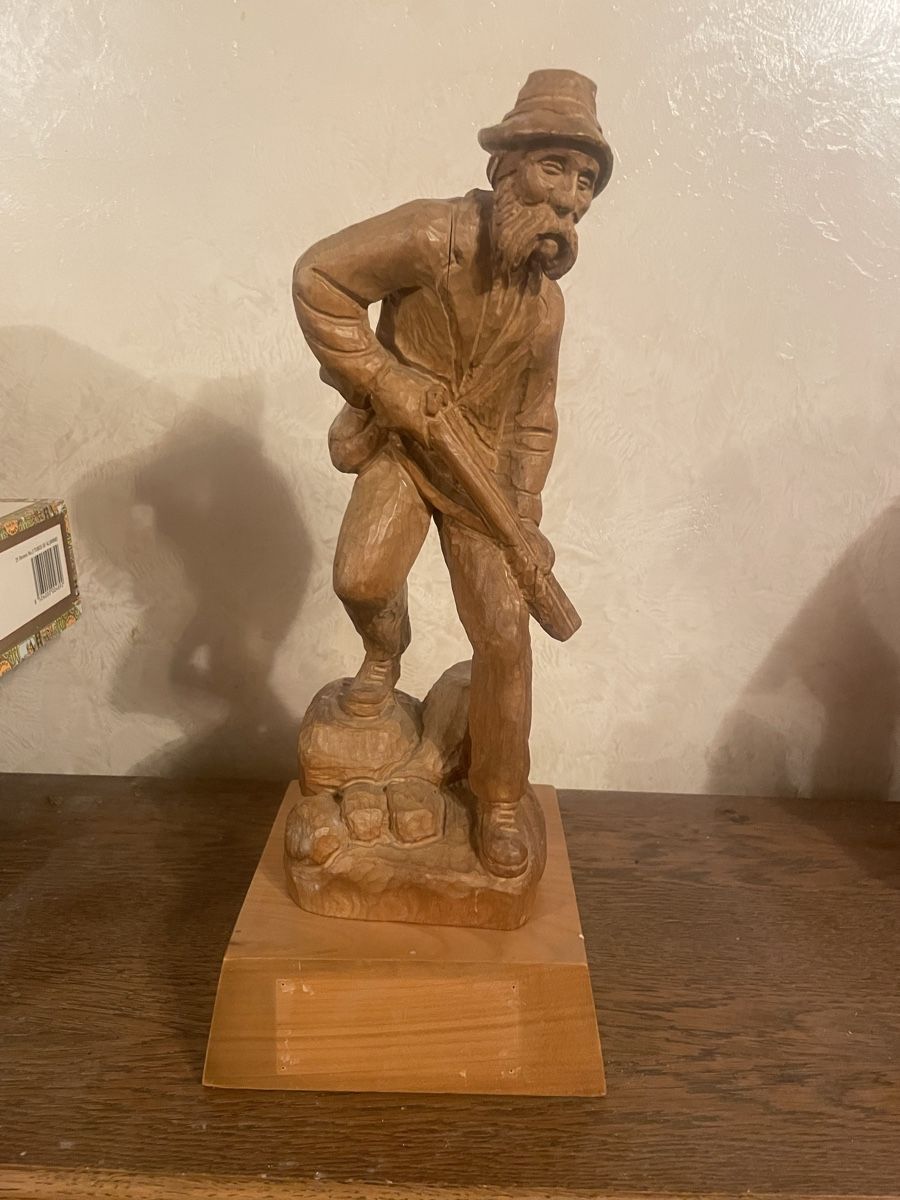 Skulpturen & Statuen: Statuette Chasseur Sculptée en Bois – Gebraucht aus Vallamand von Bricbracbroc82