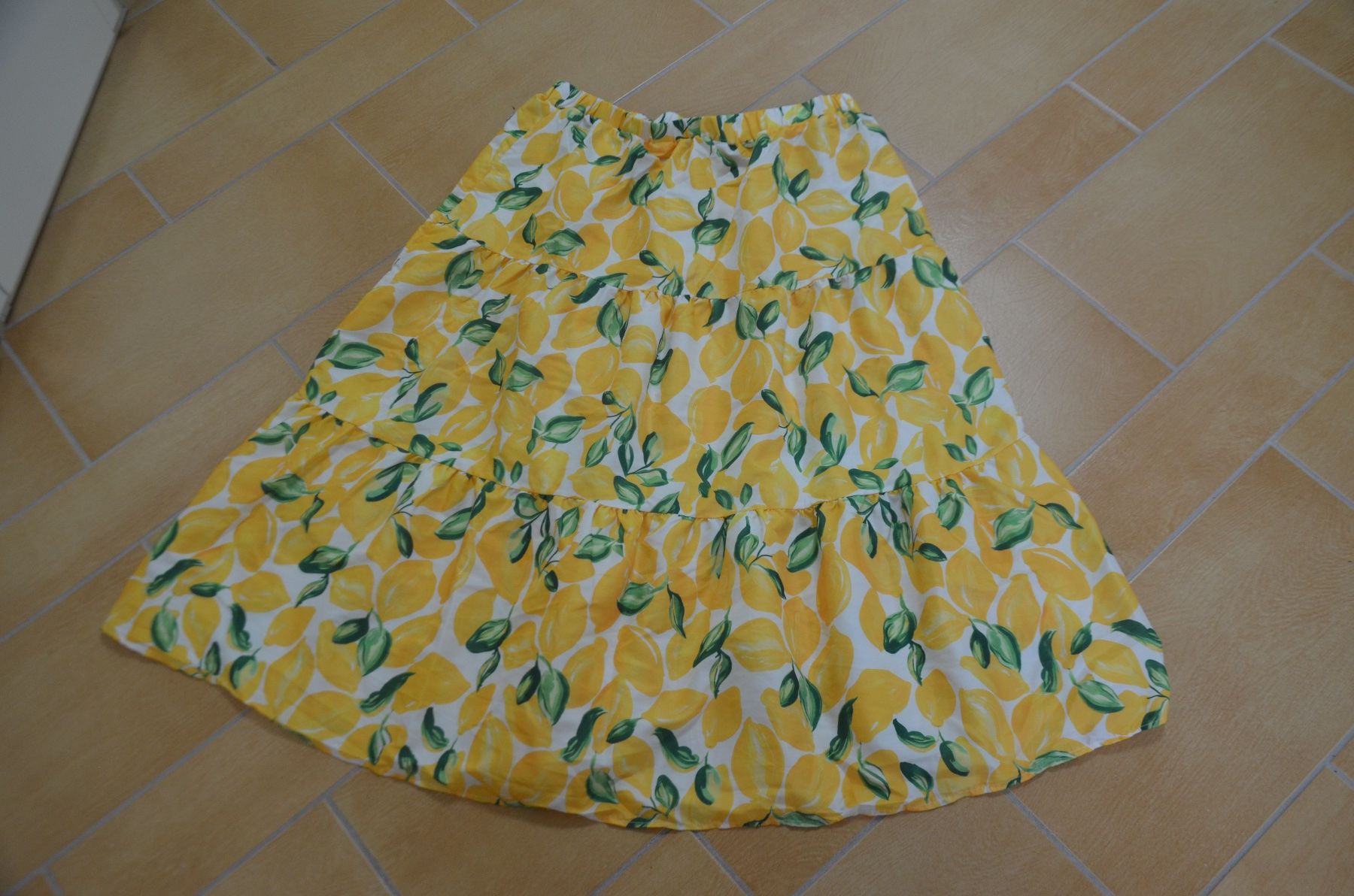 Gonne: TAILLE 3XL - TAILLE 48 - ROCK - 1 MAL GETRAGEN – Usato da Chiasso venduto da Dolly015