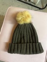 Warme Wintermütze mit Bommel, braun