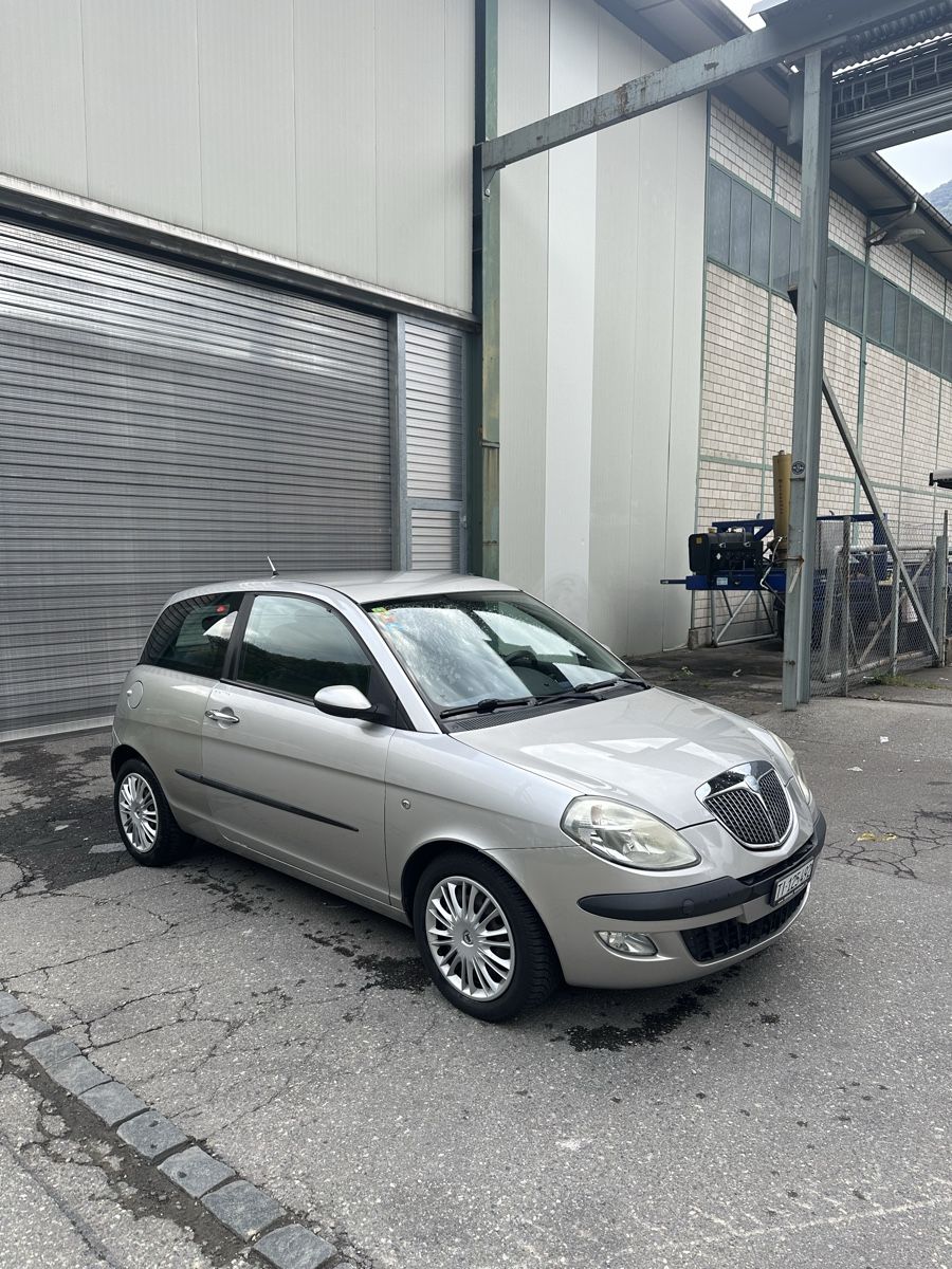 Lancia Autos: Lancia Ypsilon 2004 1.4 - Silver, Great Condition, Automatic – Gebraucht aus Cureglia von gab_bz6z