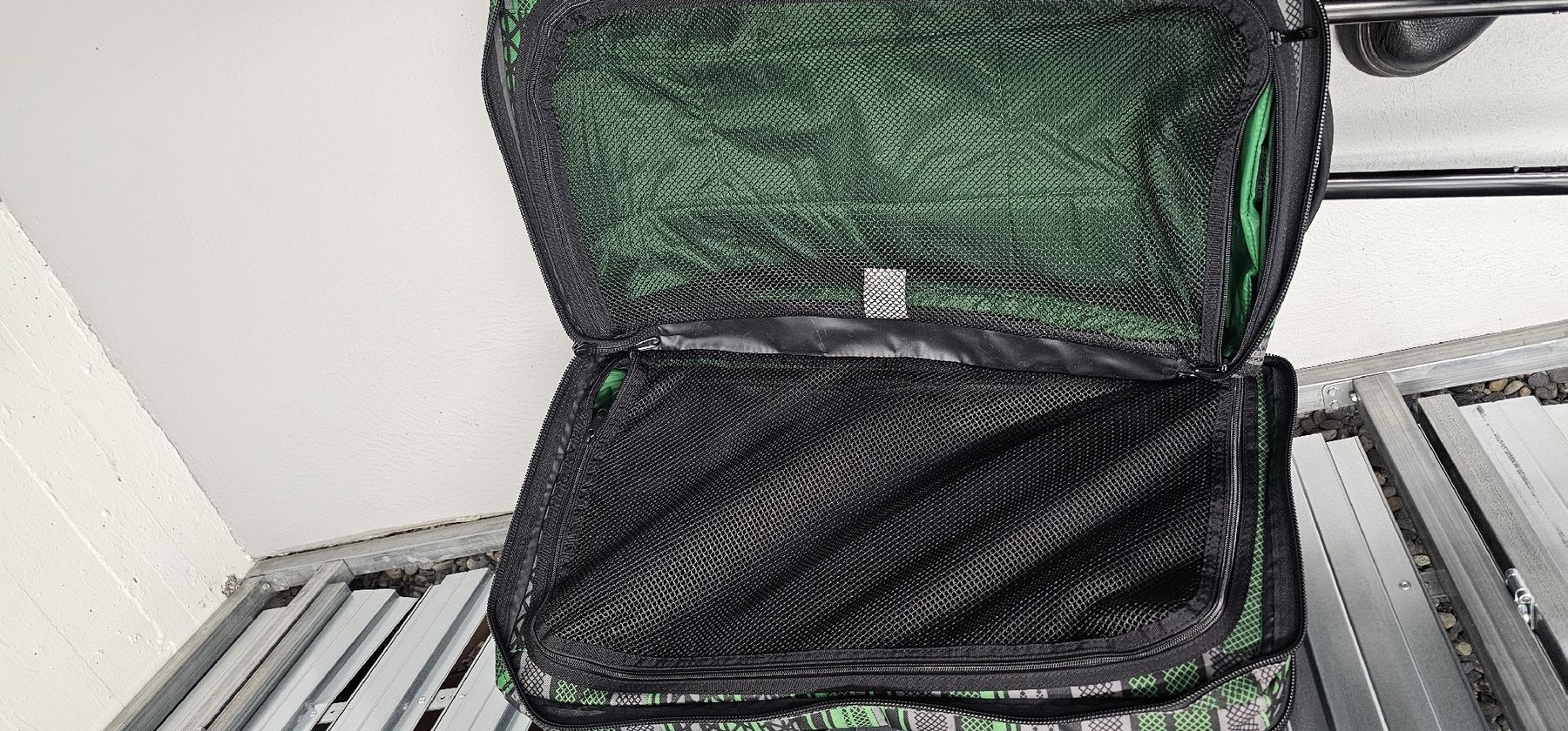 Dakine Reisekoffer: Dakine Rollkoffer neuwertig 49Liter – Neu (gemäss Beschreibung) aus Zürich von Daniela51 4