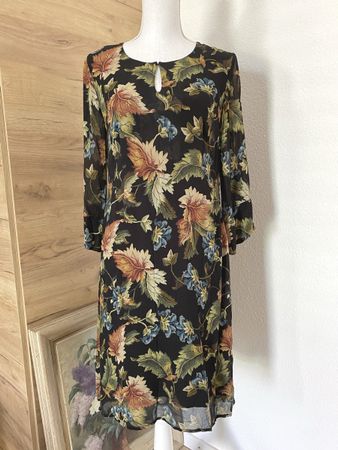 Wunderschönes Kleid von NILE, Gr. S. Midi Kleid. NEU