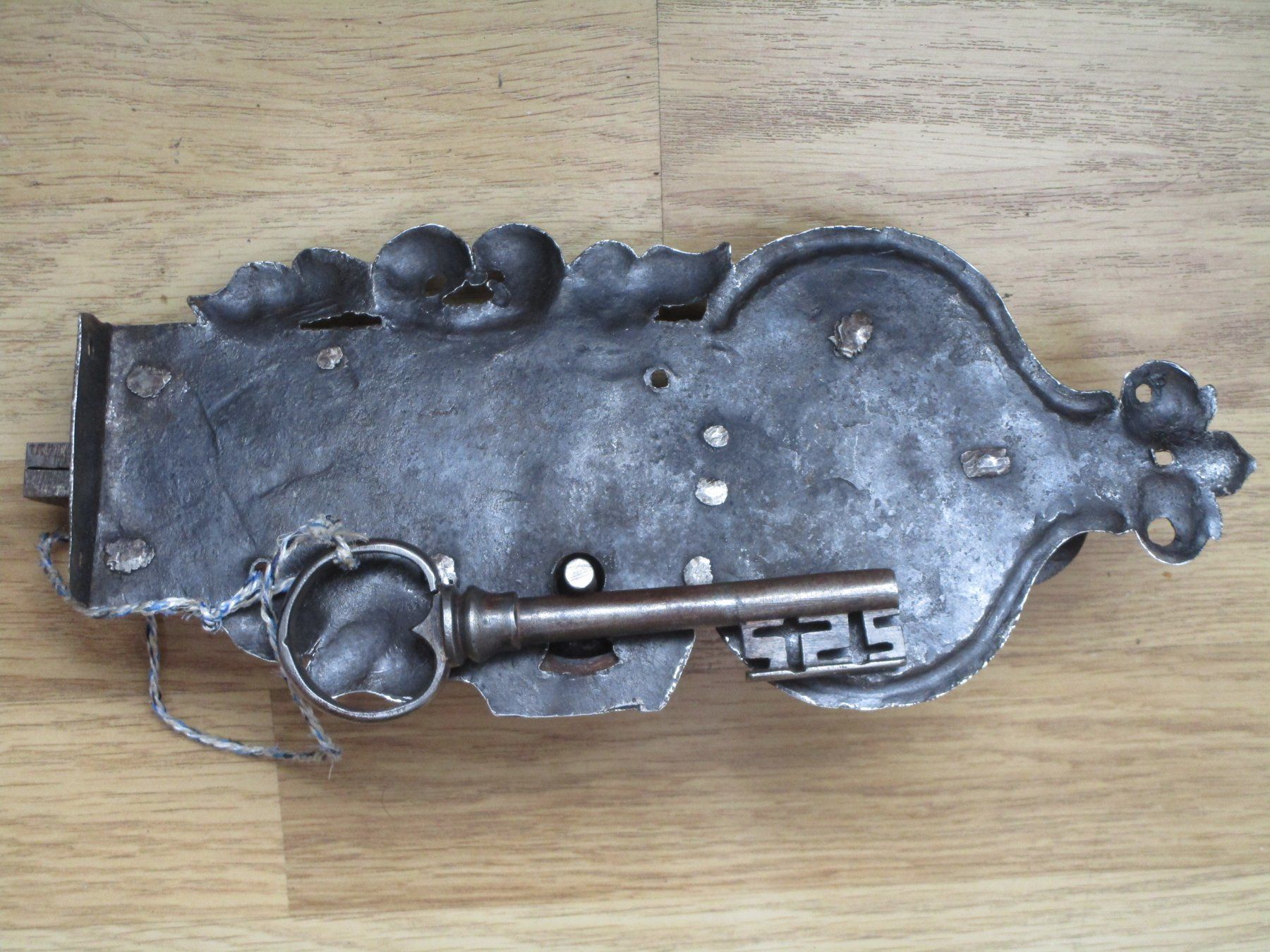 Cadenas: Antikes Schloss mit Schlüssel geschmiedet – D'occasion à Heimberg par Lupo57 3