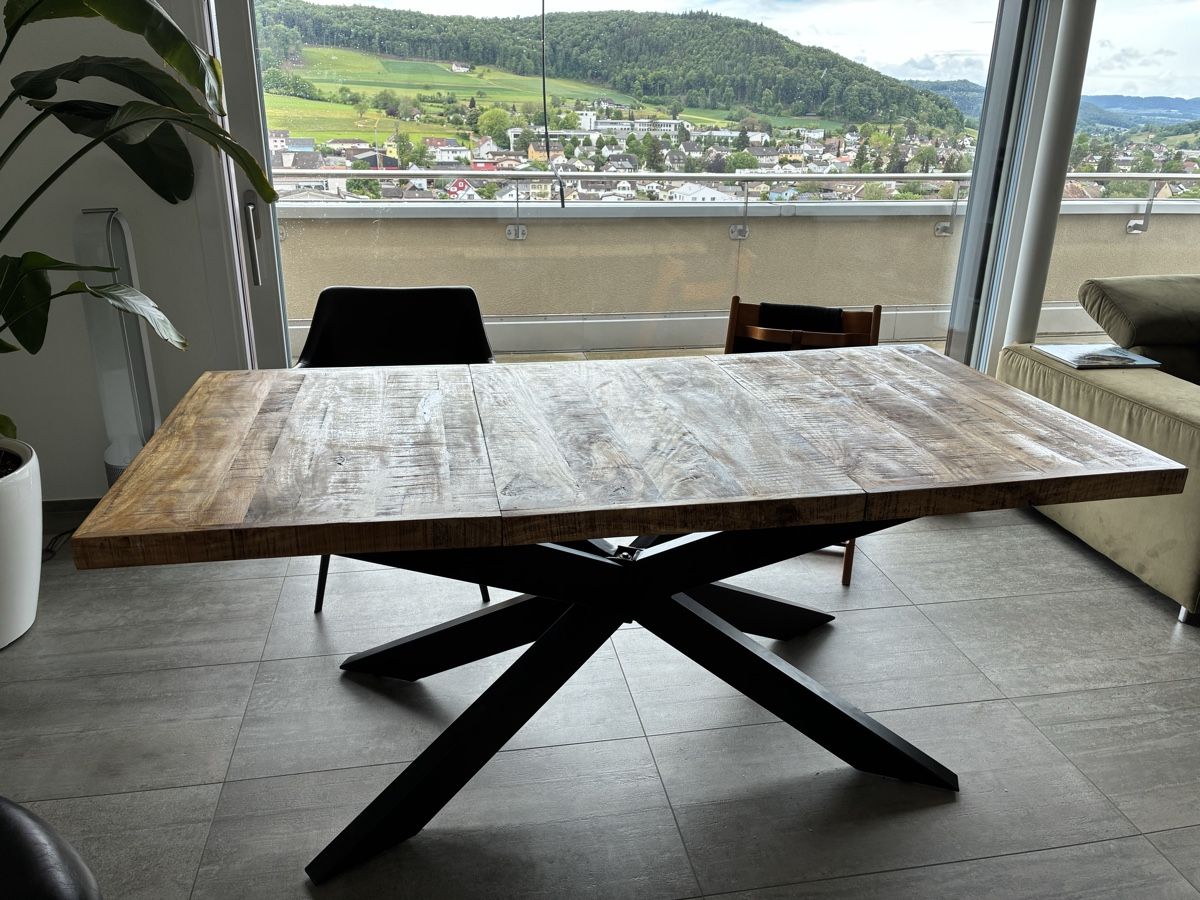 Tavoli: Esstisch, Mangoholz – Usato da Gelterkinden venduto da Kikierenda 2