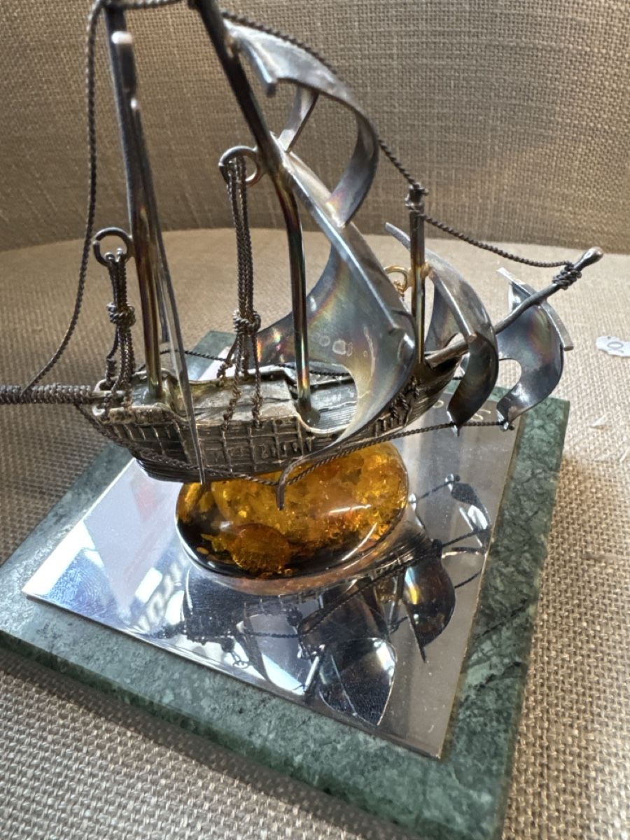 Tutte le decorazioni: Silber Segelschiff mit Bernstein auf Marmor – Usato da Zürich venduto da Brockiwelt 3