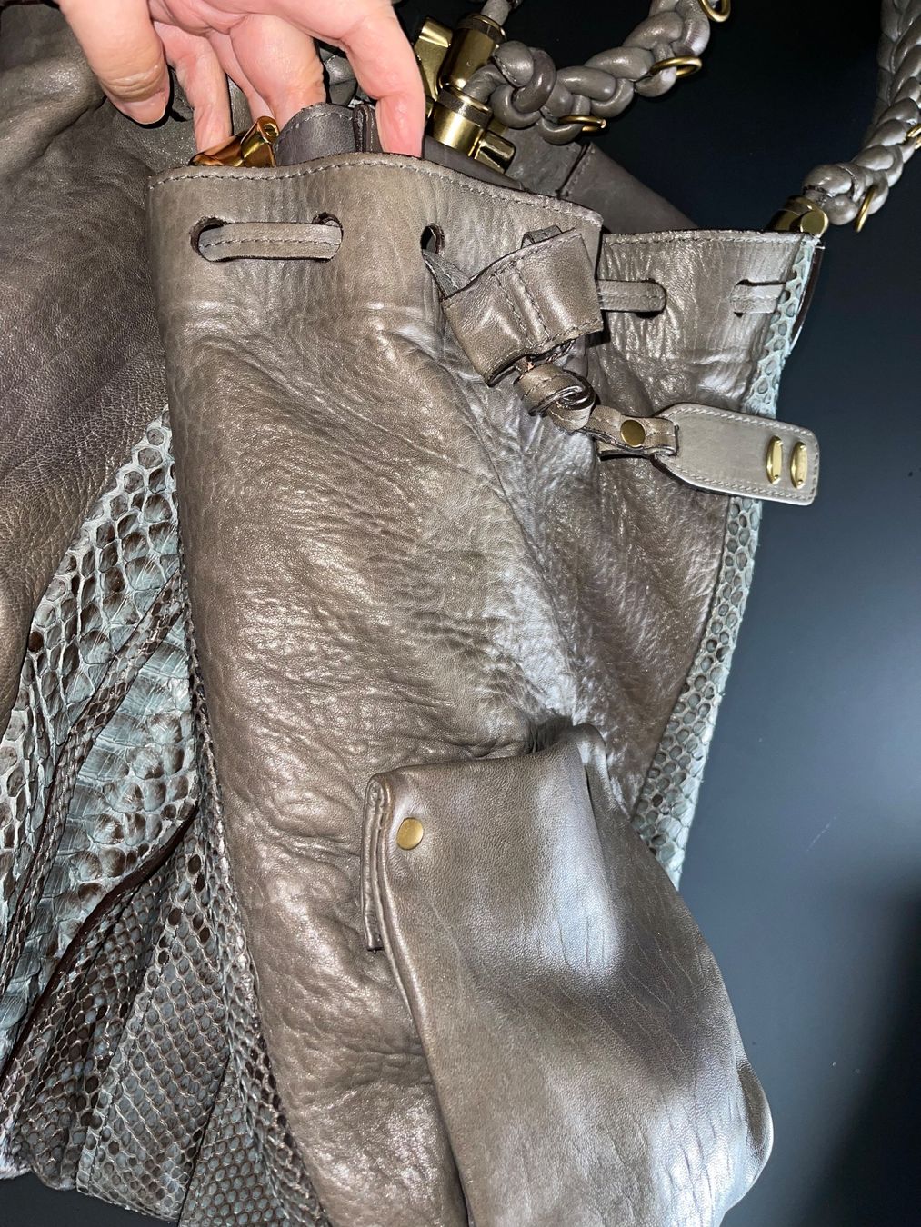 Chloé Sacs femmes: Chloé Heloise Grey Leather & Python Shopper Bag XL – Neuf (Voir description) à Birsfelden par Brut 4