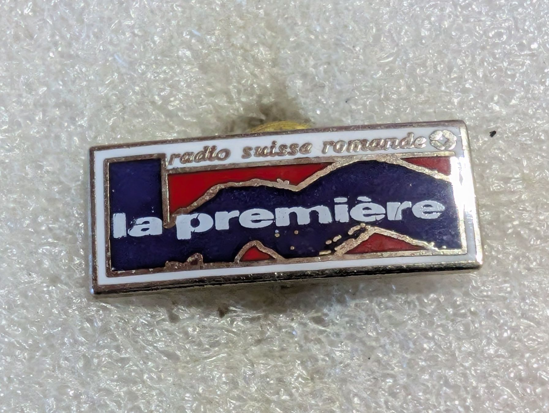 Placchette & Badge: Ansteckpin 126: la premiere – Usato da Oppligen venduto da Pin-Fall-Shop