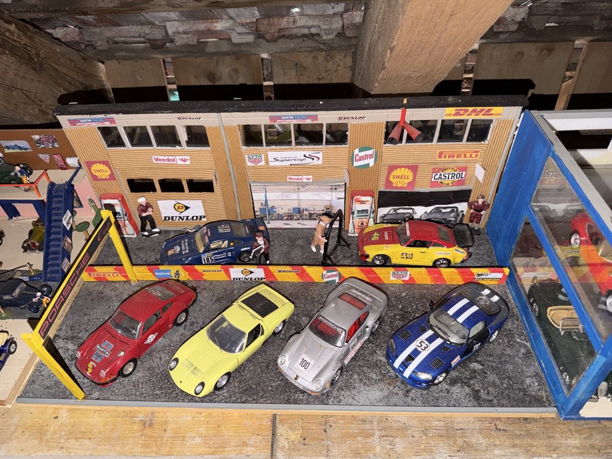 Modellini d'auto: Grosse Modellauto-Sammlung mit Dioramen – Usato da Rheineck venduto da kim_tqr7 1