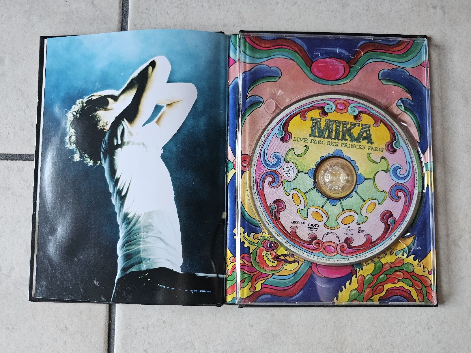 Tutti i DVDs: Mika  -  Live Parc Des Princes Paris / Mediabook – Usato da Schneisingen venduto da backstore24 2