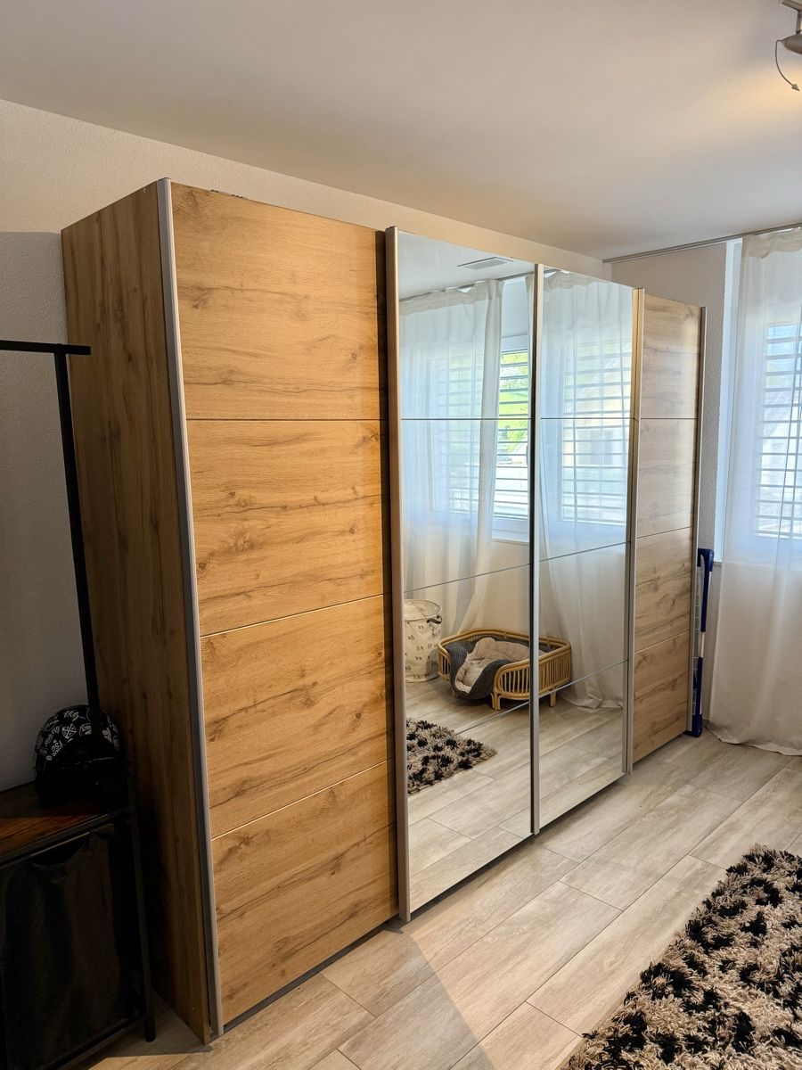 Schränke: Grosser Kleiderschrank mit Spiegeltüren – Gebraucht aus Feuerthalen von man_yc7y