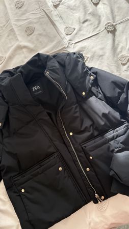 Doudoune Zara noire matelassée avec capuche taille S