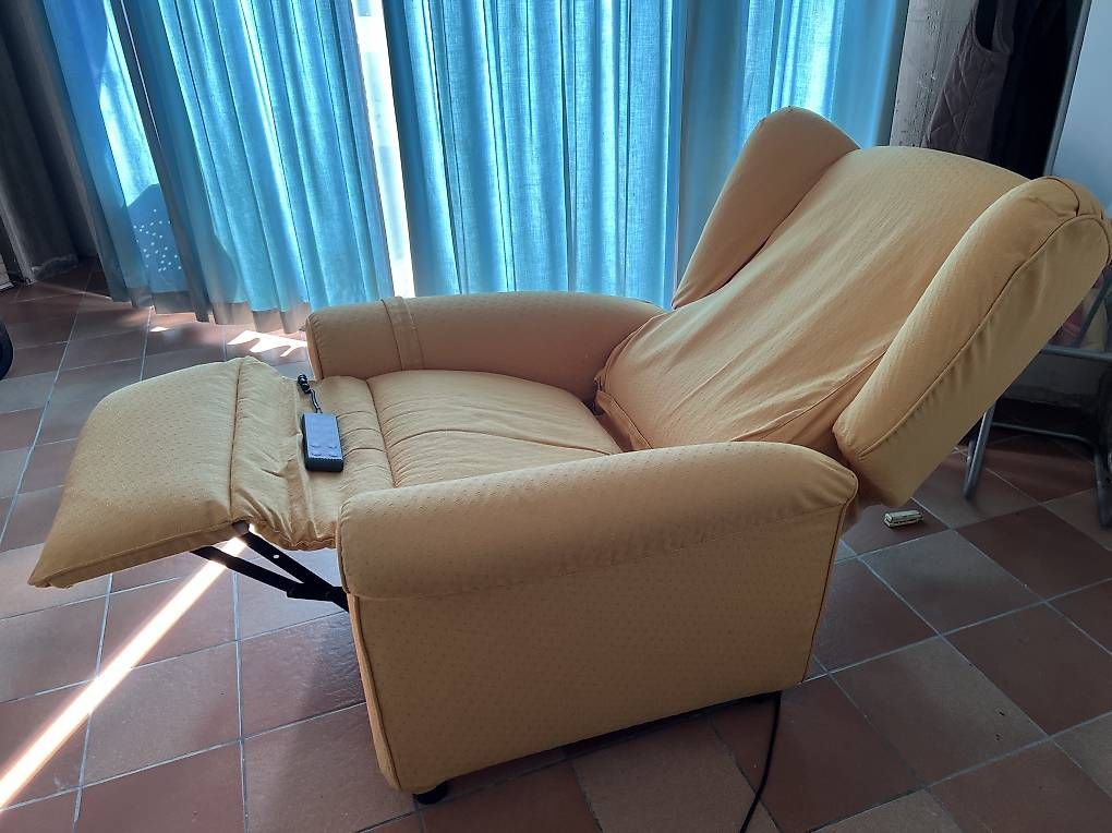Poltrone: Poltrona elettrica tutte le posizioni – Usato da Origlio venduto da Elicius 3