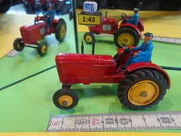 Massey Harris 1/43 (ohne Box) Dinky No.300 GB   > (Box016) D