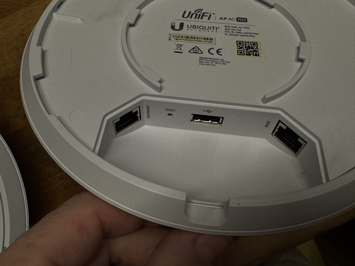 Wlan: Unifi AP AC pro – Gebraucht aus Gontenschwil von Onlyyou 2