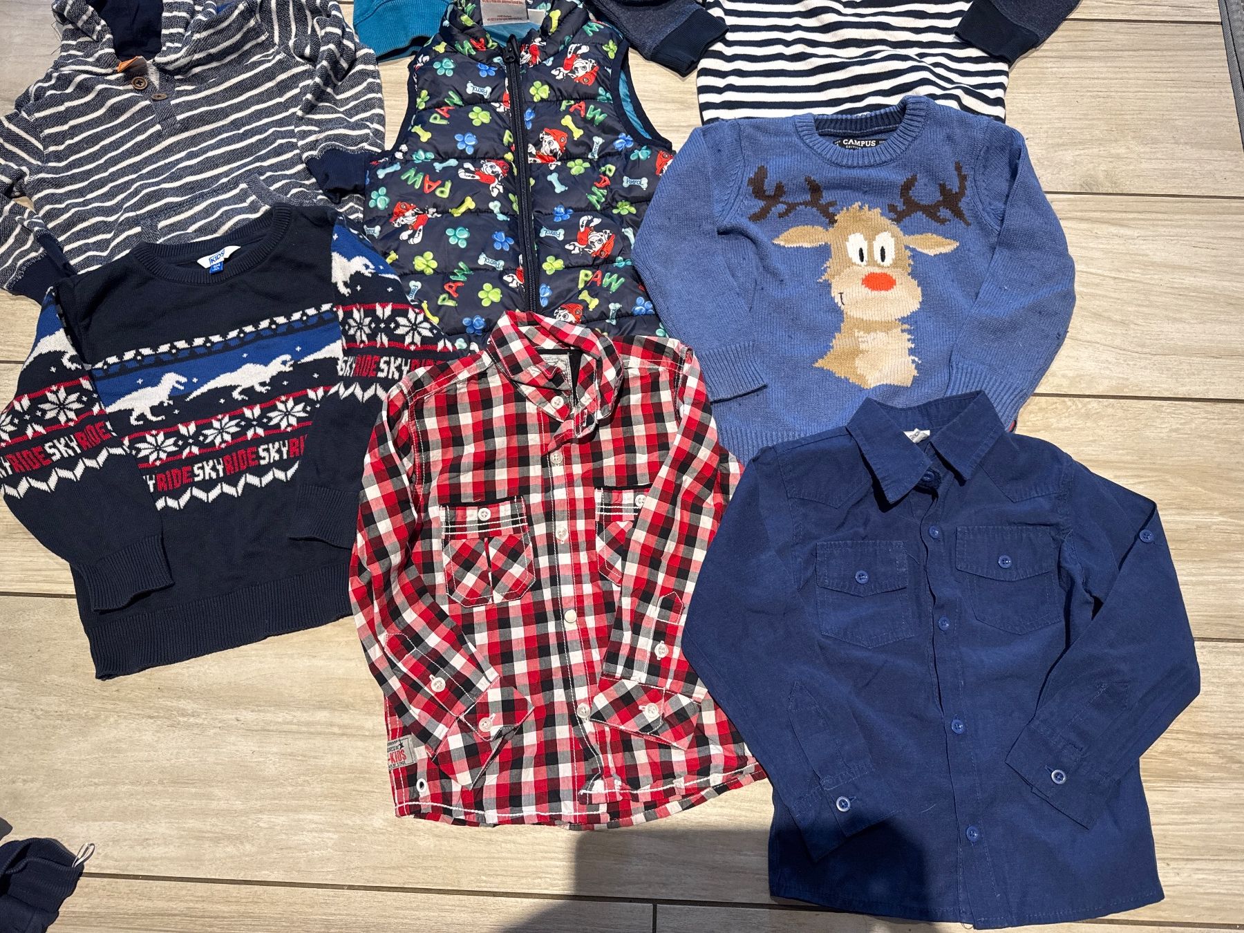 Lotti & Set di vestiti: Kleiderset 104 Jacken, Pullover, Hemde 16 teilig – Usato da Gelterkinden venduto da Familienferien 3