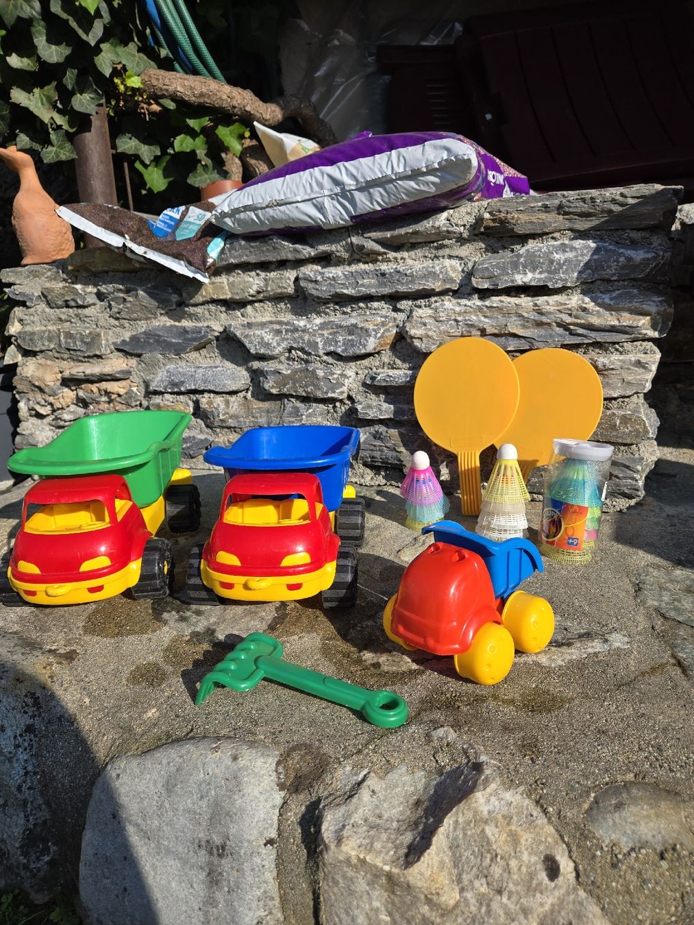 Spielzeuge: lot de jouets d'extérieur – Gebraucht aus Sion von Oonathoo