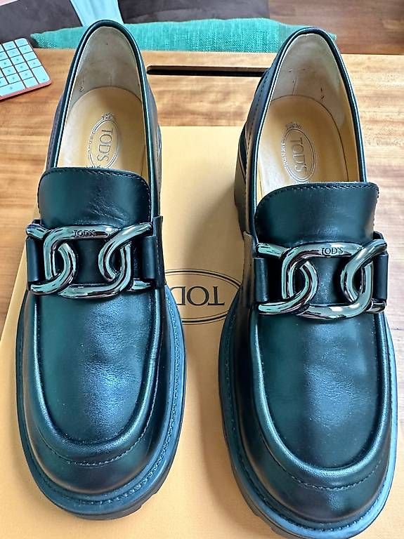 Damenschuhe: Tod´s Loafer, Grösse 36,5 – Gebraucht aus Tagelswangen von 9888