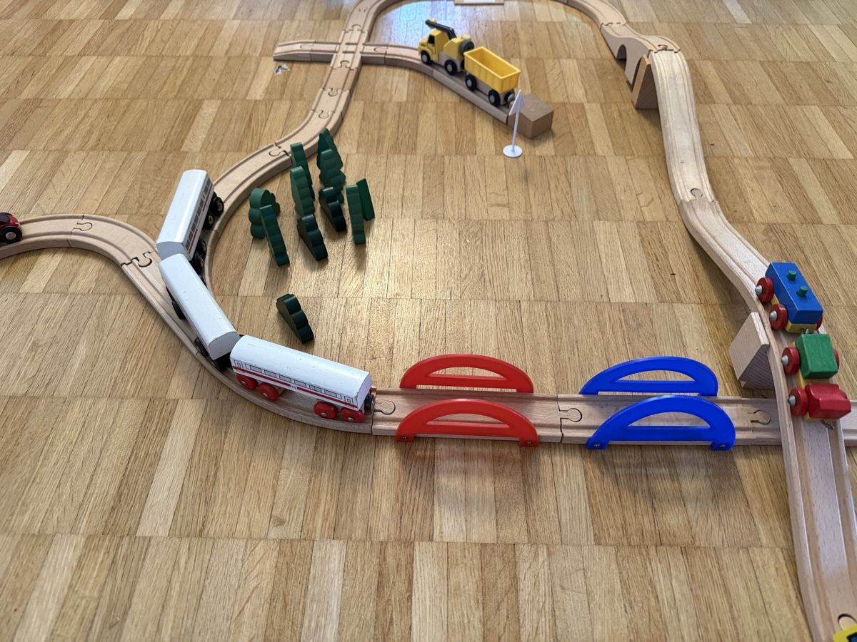 Brio Spielzeuge: Grosses BRIO Holzeisenbahn-Set – Gebraucht aus Zürich von hesails 8