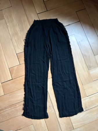 Stoffhose schwarz mit Spitze - S