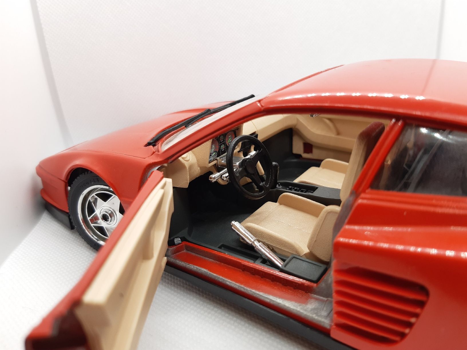 Bburago Modellini d'auto: burago 1/18 Ferrari Testarossa 1984 – Usato da Penthalaz venduto da Allgoodsuisse 1