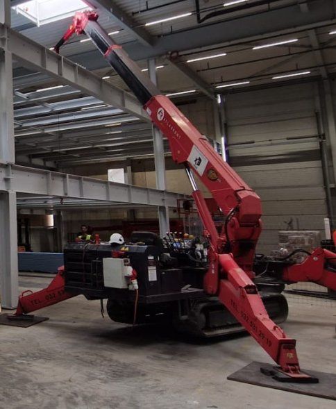 Grues: Unic URW-706 Spinnenkran – D'occasion à Nennigkofen par XEAG
