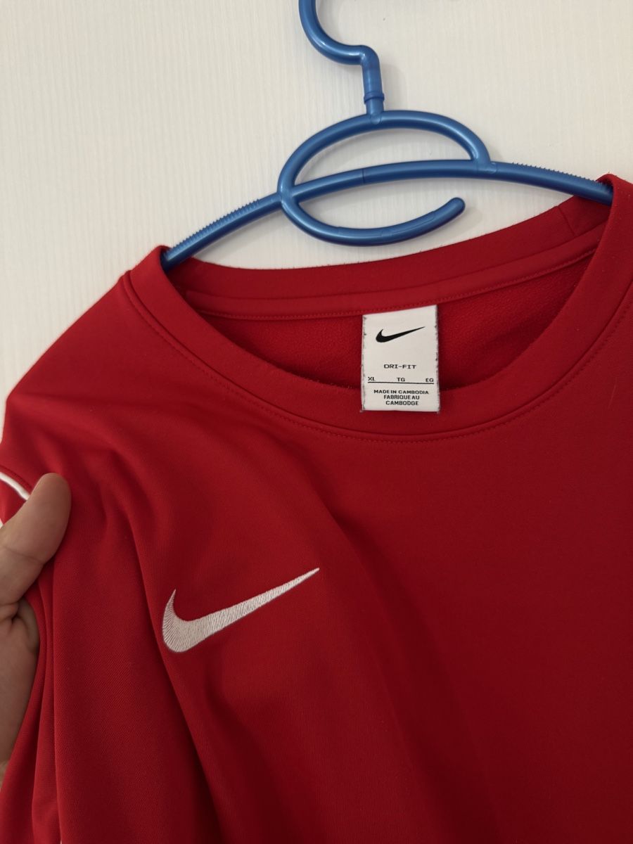 Nike Maglioni & Felpe: Nike Vintage Pullover Dri-Fit rot Grösse XL Basic – Usato da Wetzikon ZH venduto da Jan_wojt 2