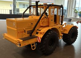 Schuco Kirovets K-700A im Massstab 1:32