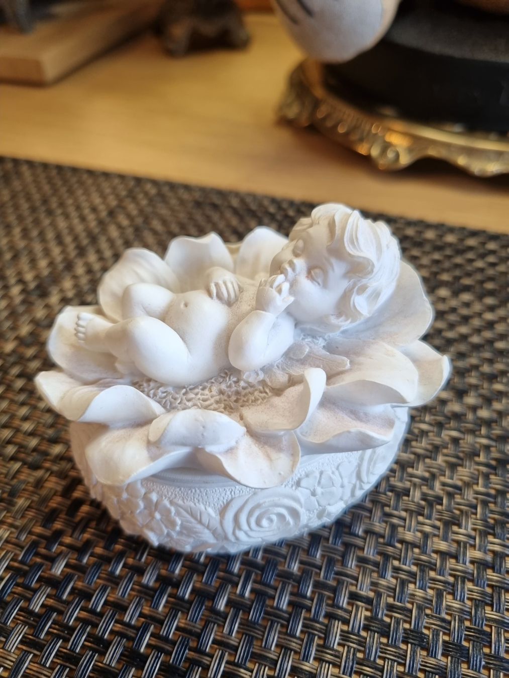 Tutte le decorazioni: Schmuckdose mit Engel auf Blume – Usato da Scharnachtal venduto da devin03 1