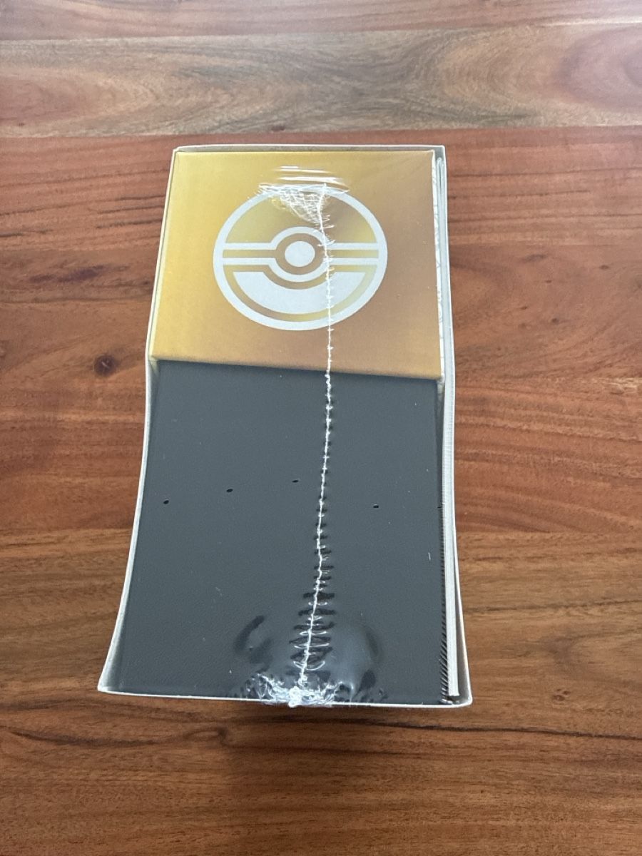 Giochi: Pokemon 30th Celebration ETB Englisch – Nuovo e nell'imballaggio originale da Ennetbaden venduto da MrHato 4