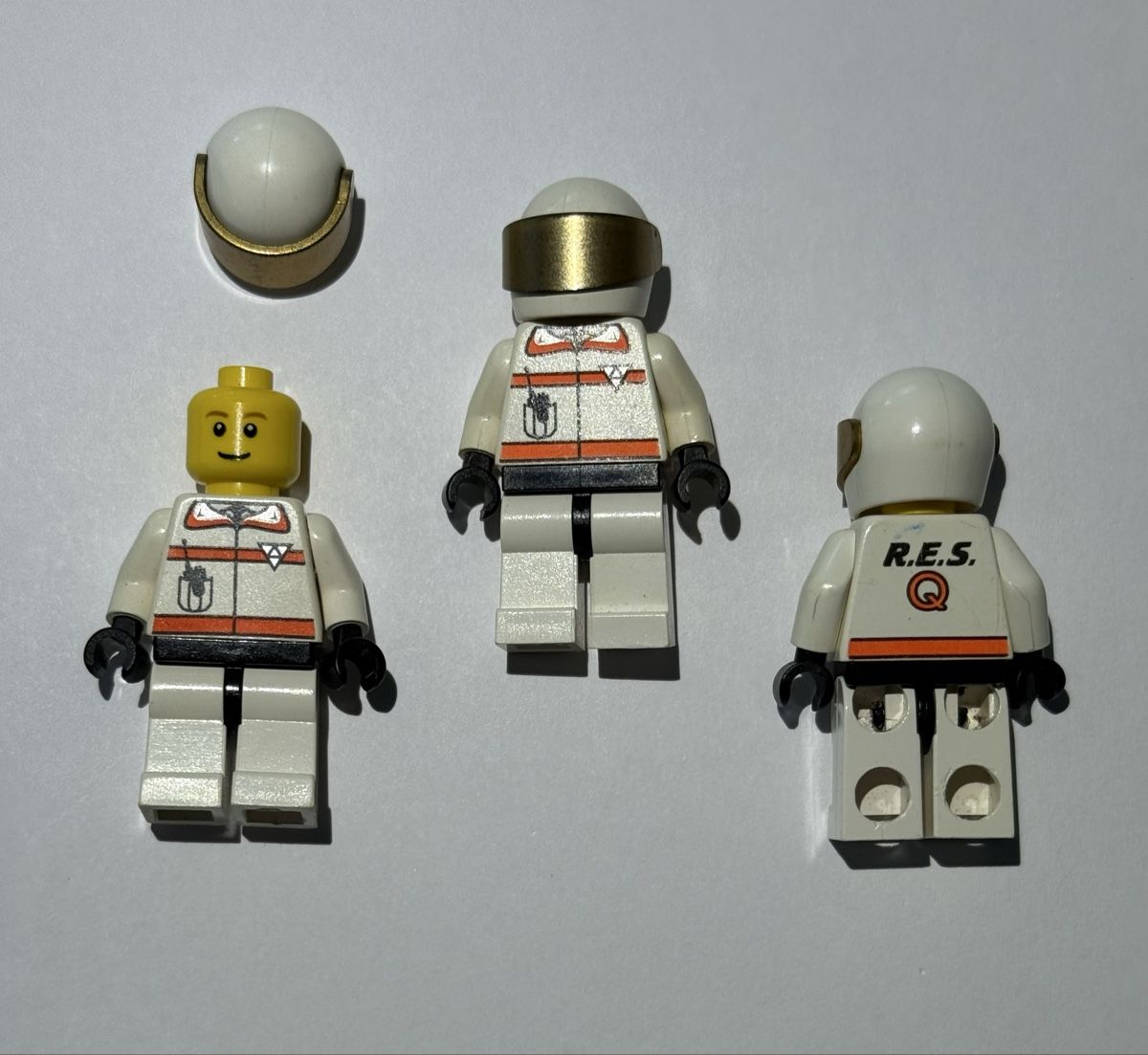 Lego Spielzeuge: 3 Stück Lego Figuren Rennfahrer. – Gebraucht aus Rheinfelden von zim_2hqc 1