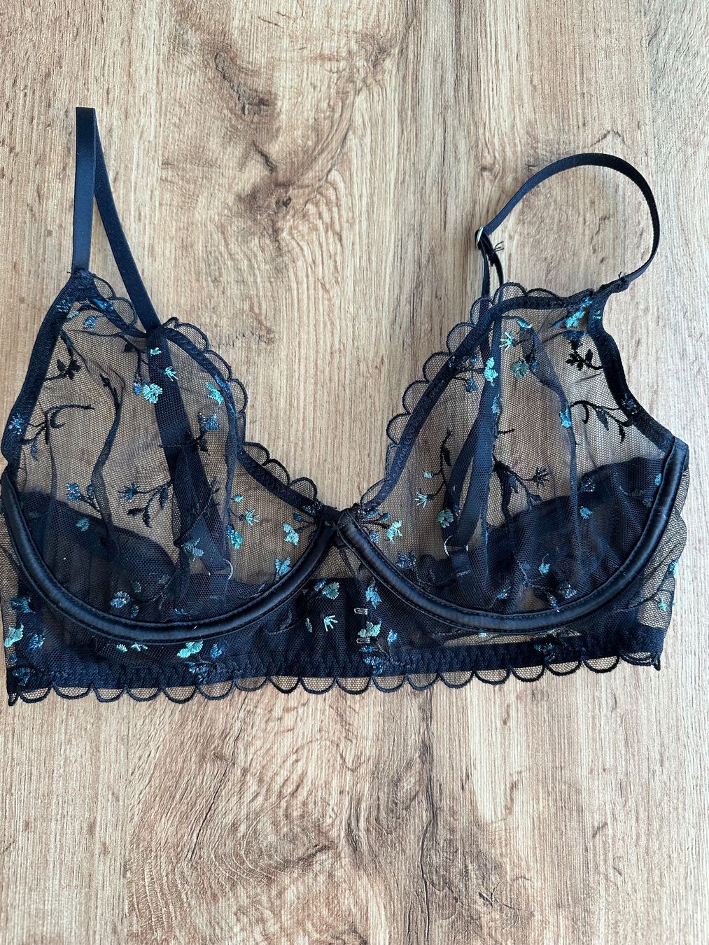 Sonstige Unterwäsche: Tüll-BH mit gestickten Details – Gebraucht aus Urdorf von fairfashion